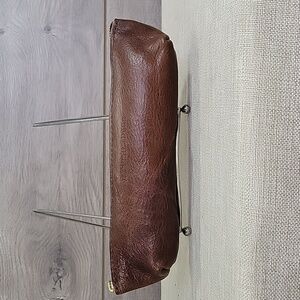 Portland Leather Canoe little in coveted color ‘baked potato’. Great condition!